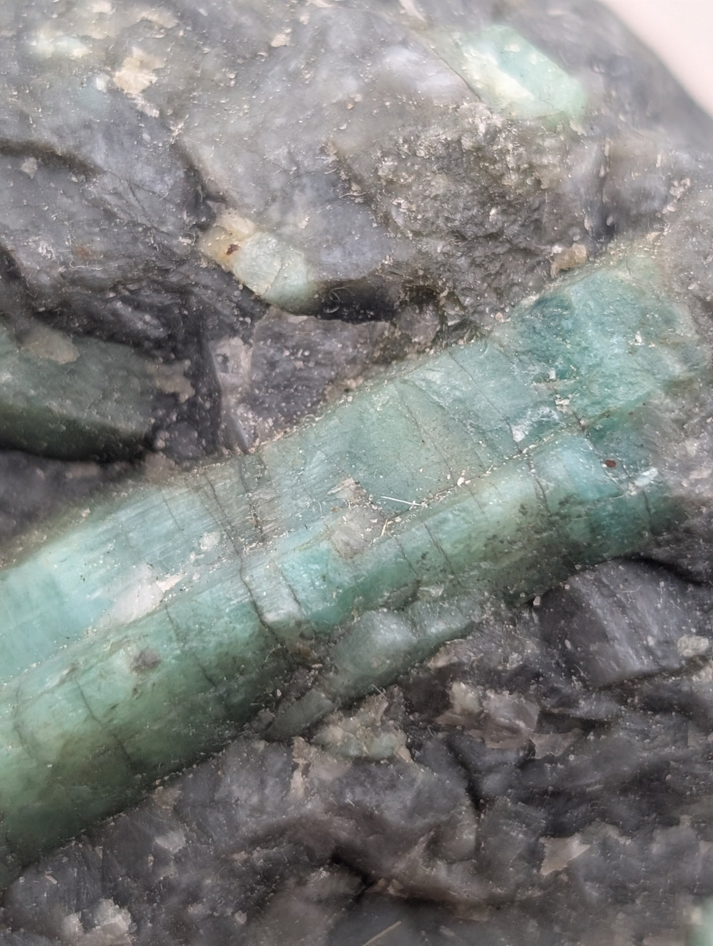 Raw Emerald (Grade A) – Brazil