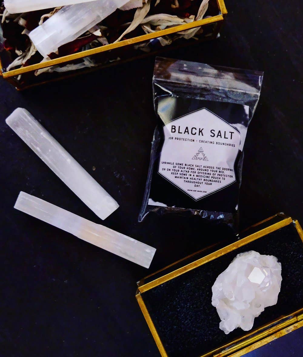 Black Ritual Salt – Spirits and Stars Crystals
