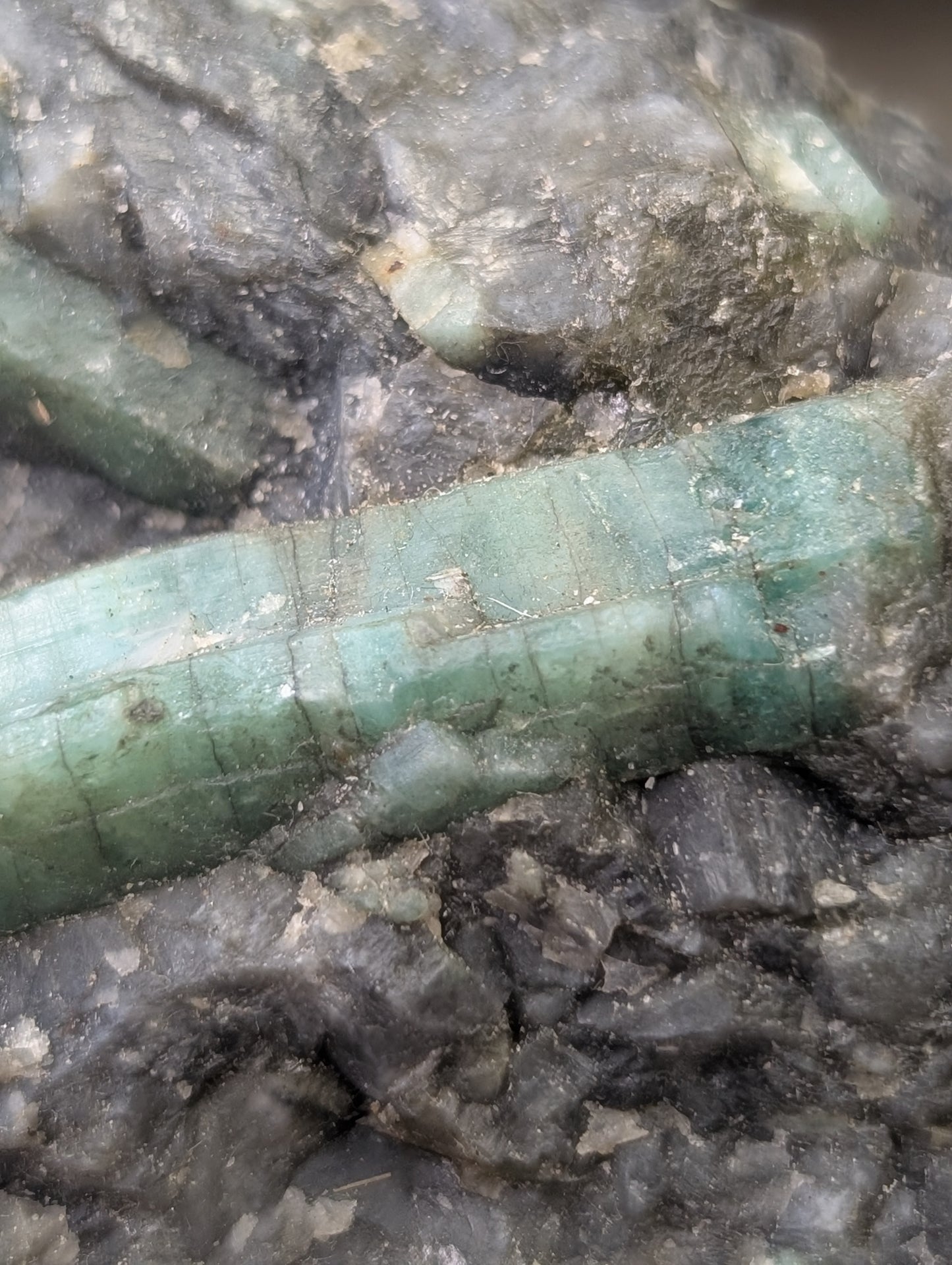 Raw Emerald (Grade A) – Brazil
