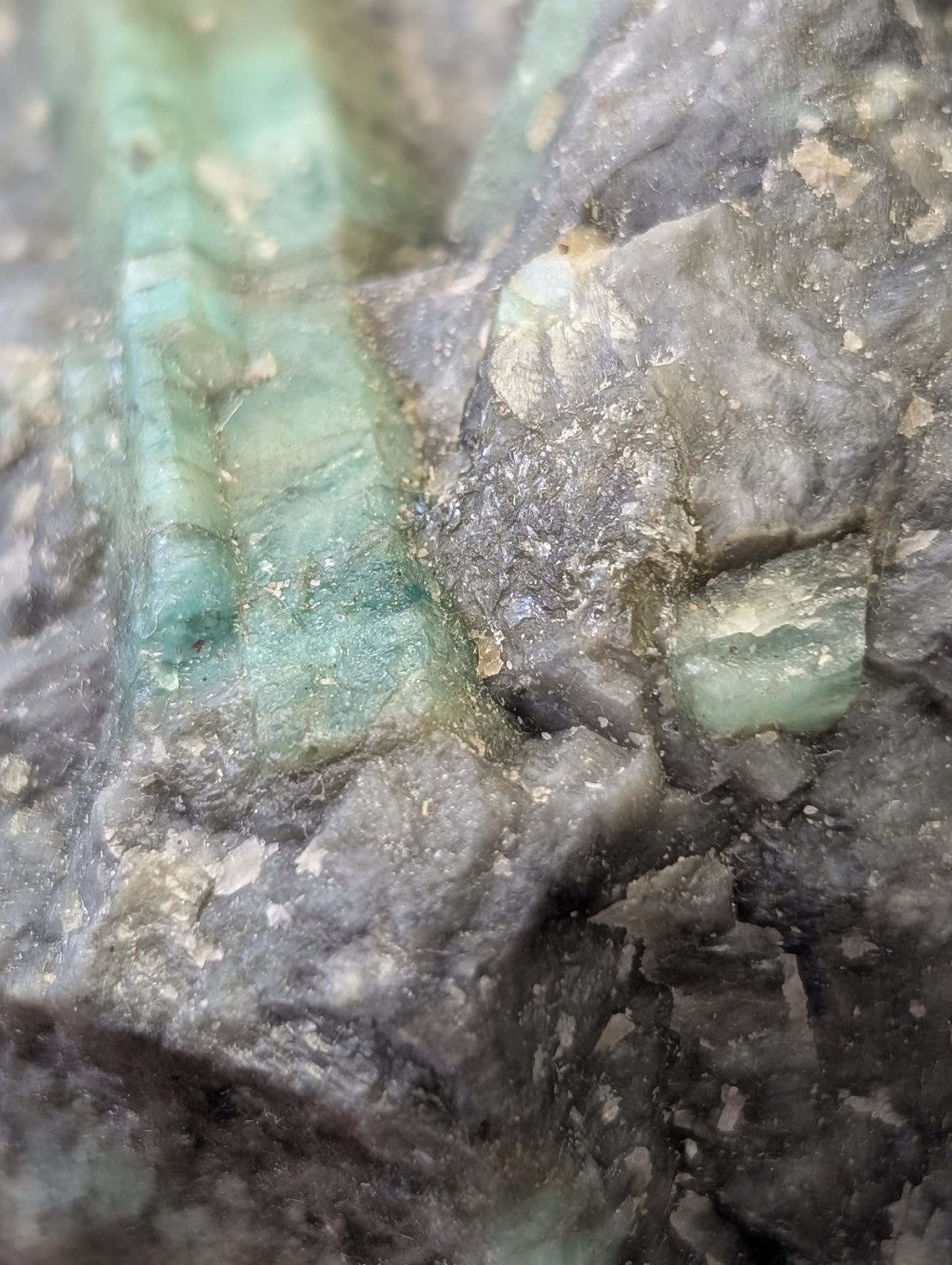 Raw Emerald (Grade A) – Brazil